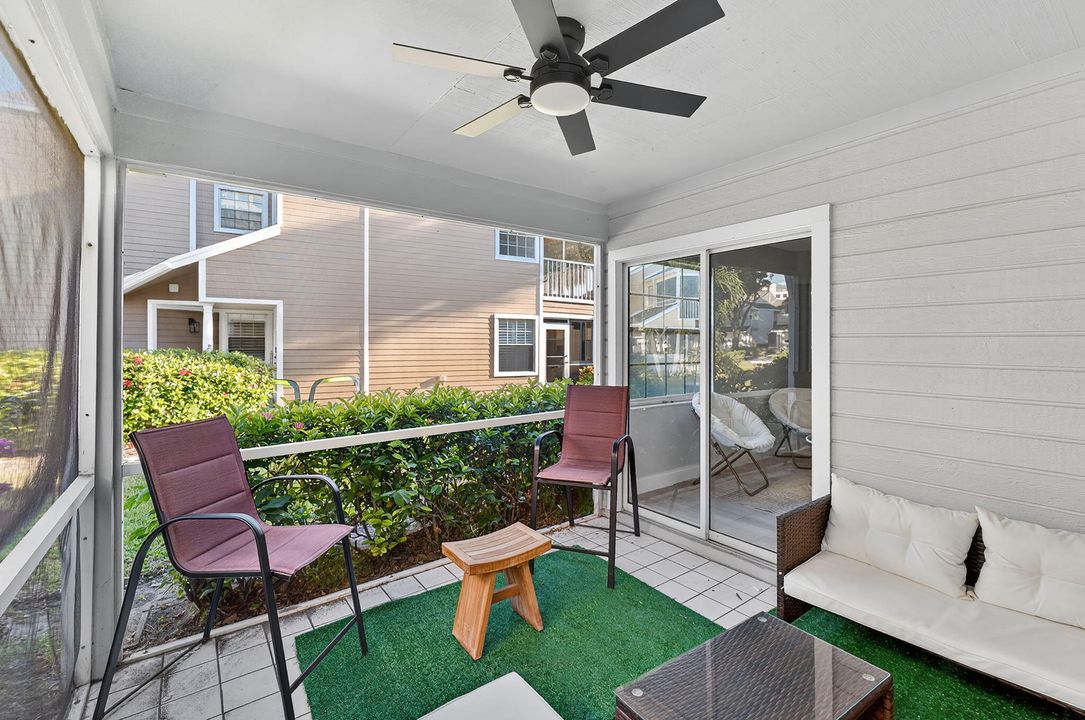 For Sale: $369,000 (2 beds, 2 baths, 1069 Square Feet)