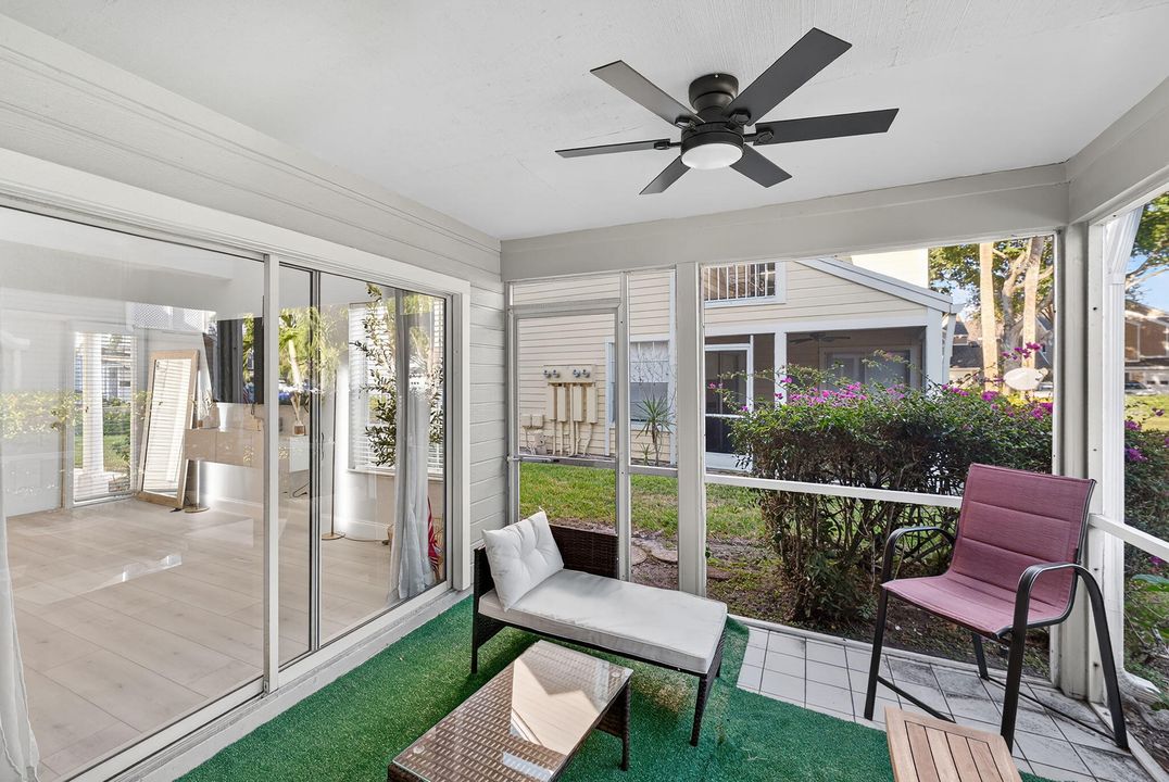 For Sale: $369,000 (2 beds, 2 baths, 1069 Square Feet)