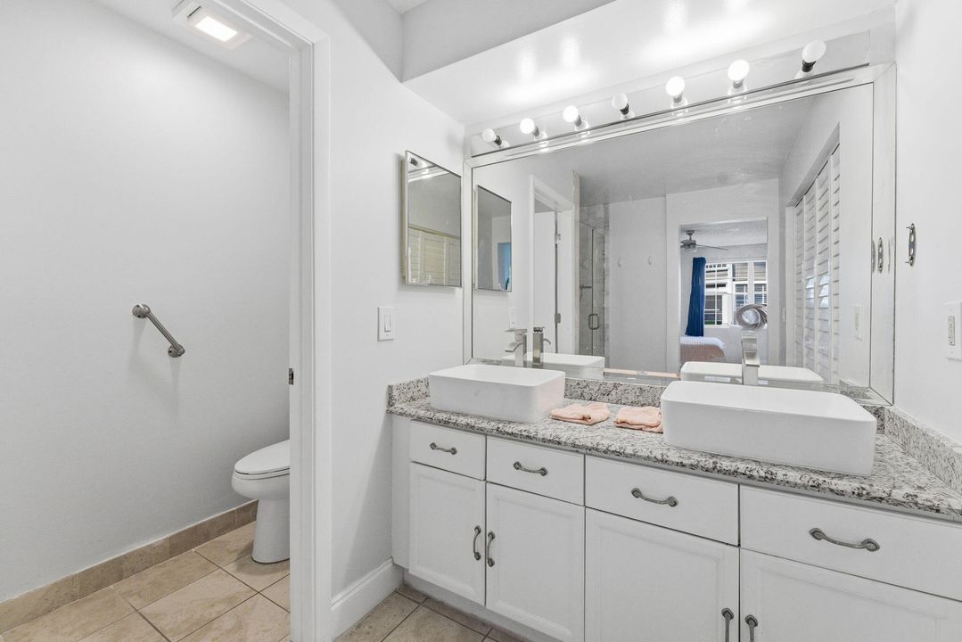 For Sale: $369,000 (2 beds, 2 baths, 1069 Square Feet)