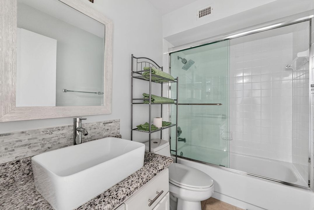 For Sale: $369,000 (2 beds, 2 baths, 1069 Square Feet)