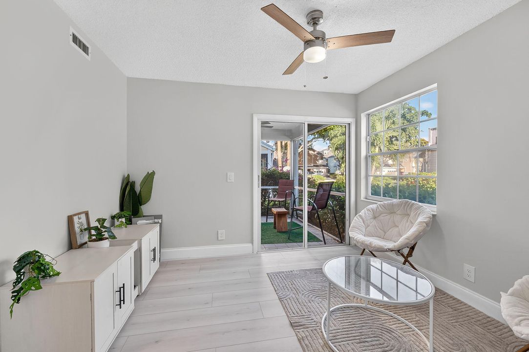 For Sale: $369,000 (2 beds, 2 baths, 1069 Square Feet)