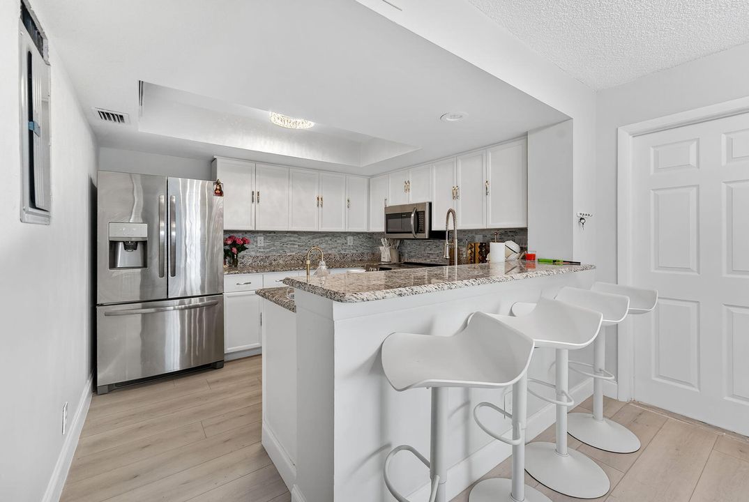 For Sale: $369,000 (2 beds, 2 baths, 1069 Square Feet)