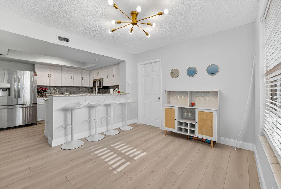 For Sale: $369,000 (2 beds, 2 baths, 1069 Square Feet)