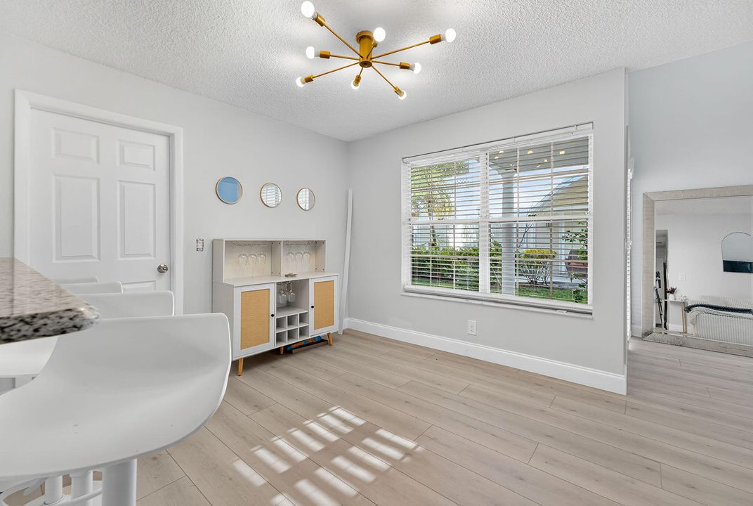 For Sale: $369,000 (2 beds, 2 baths, 1069 Square Feet)