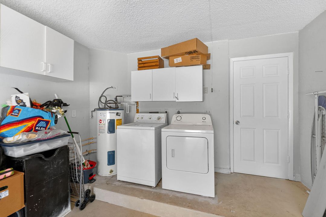 For Sale: $369,000 (2 beds, 2 baths, 1069 Square Feet)