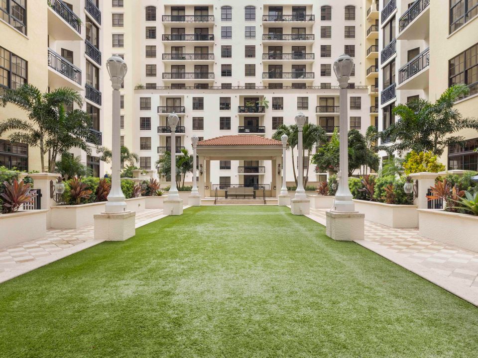 For Sale: $1,100,000 (2 beds, 2 baths, 1648 Square Feet)