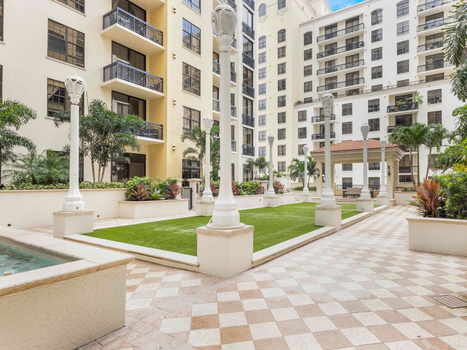 For Sale: $1,100,000 (2 beds, 2 baths, 1648 Square Feet)