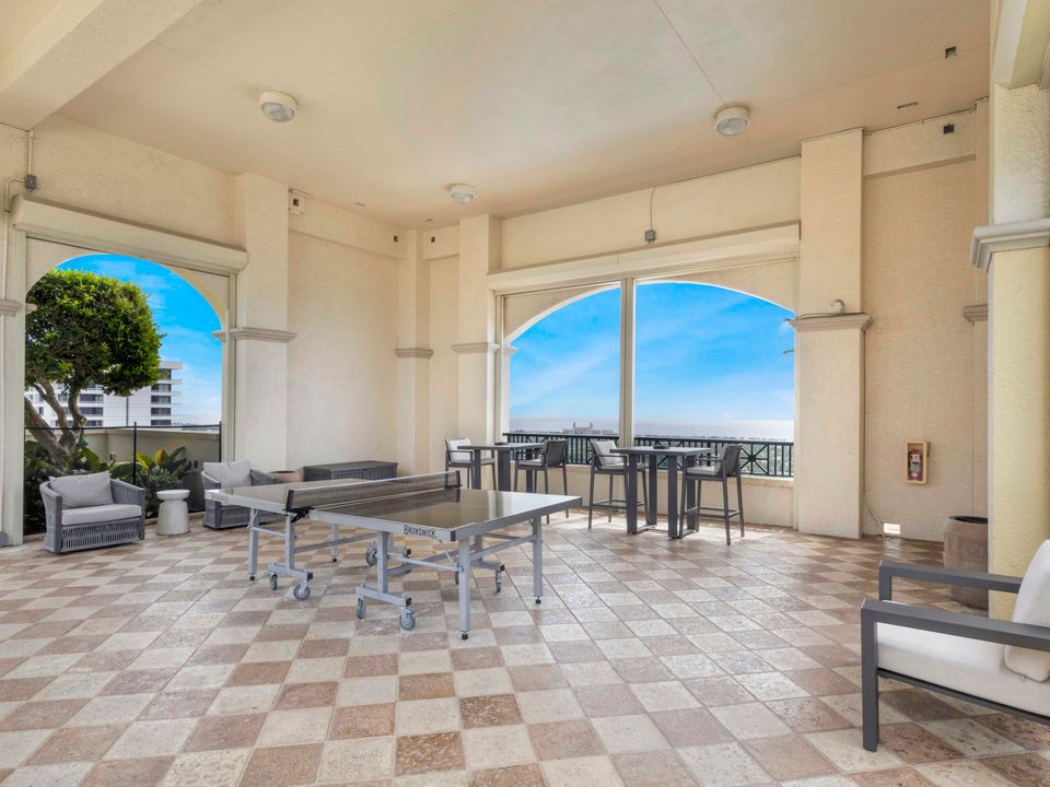 For Sale: $1,100,000 (2 beds, 2 baths, 1648 Square Feet)