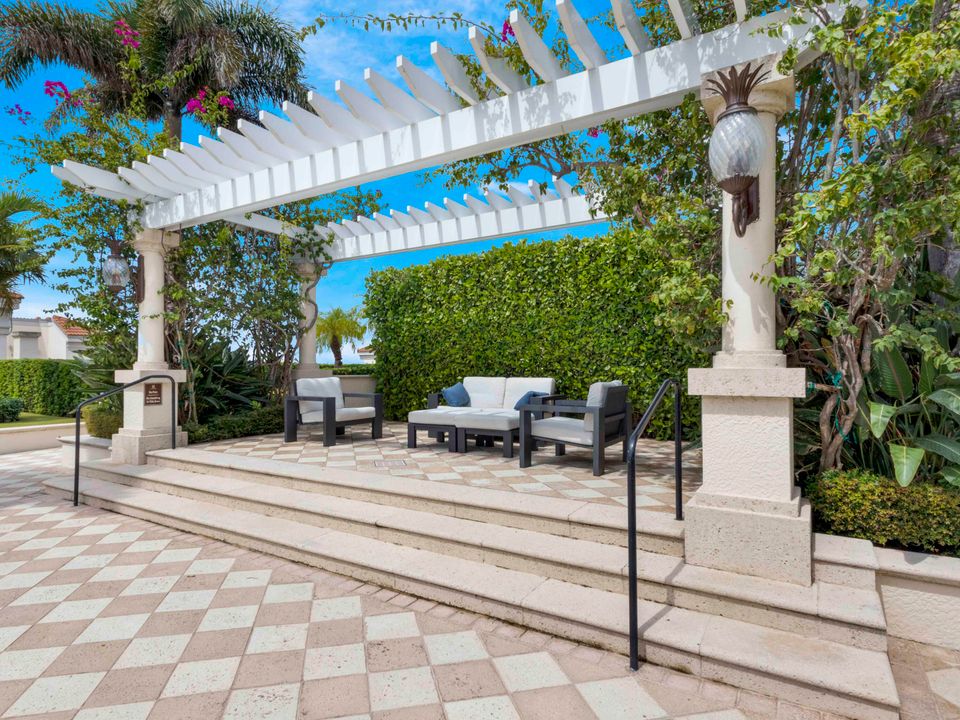 For Sale: $1,100,000 (2 beds, 2 baths, 1648 Square Feet)