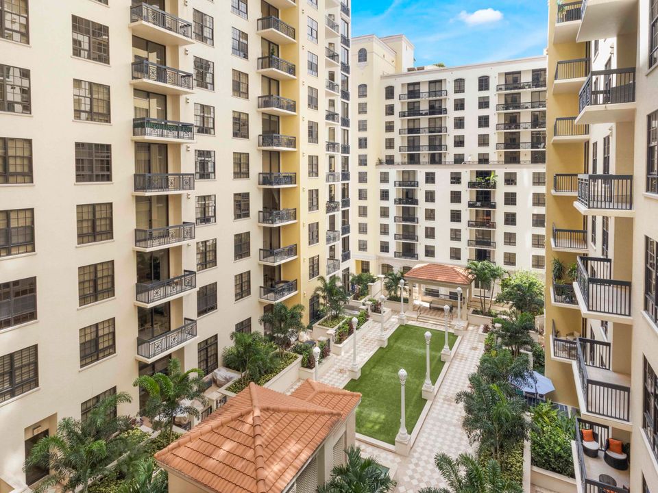 For Sale: $1,100,000 (2 beds, 2 baths, 1648 Square Feet)