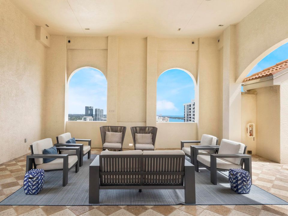 For Sale: $1,100,000 (2 beds, 2 baths, 1648 Square Feet)