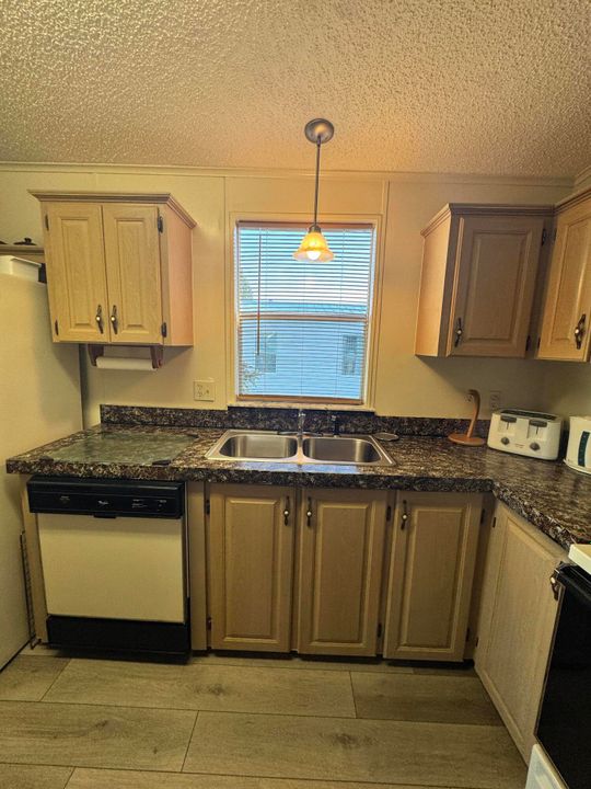 待售: $75,000 (2 贝兹, 2 浴室, 1200 平方英尺)