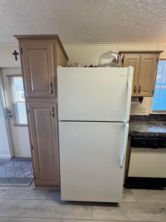 待售: $75,000 (2 贝兹, 2 浴室, 1200 平方英尺)