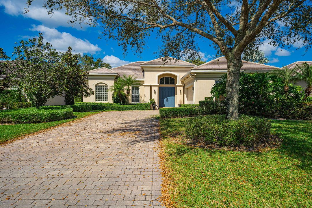 For Rent: $14,500 (3 beds, 3 baths, 2494 Square Feet)