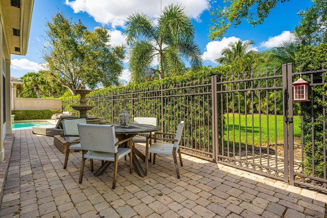 For Rent: $14,500 (3 beds, 3 baths, 2494 Square Feet)