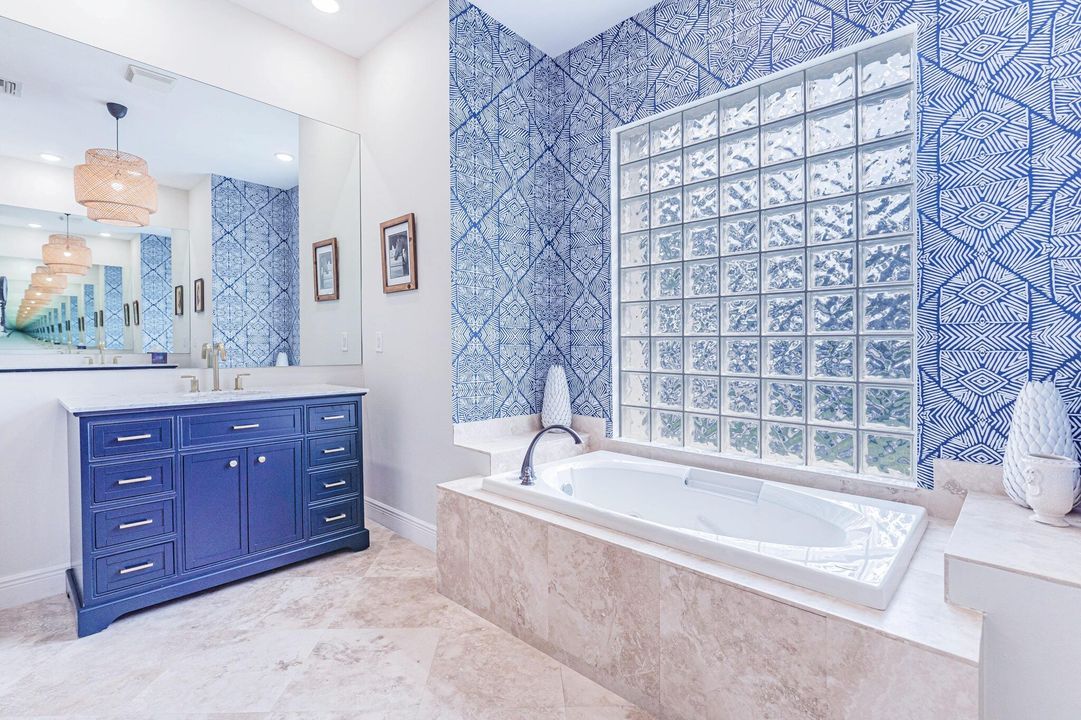 For Rent: $14,500 (3 beds, 3 baths, 2494 Square Feet)