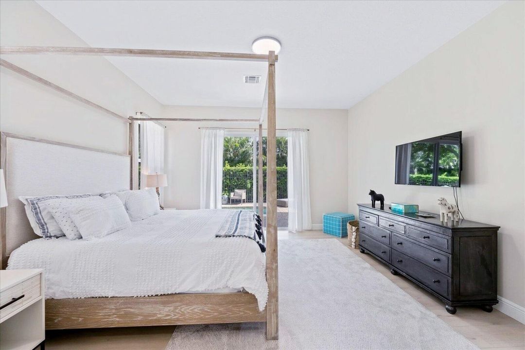 For Rent: $14,500 (3 beds, 3 baths, 2494 Square Feet)