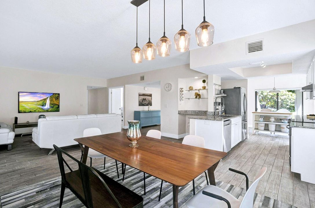 出租: $11,800 (3 贝兹, 3 浴室, 1760 平方英尺)