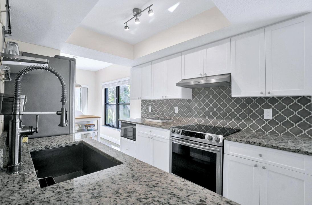 出租: $11,800 (3 贝兹, 3 浴室, 1760 平方英尺)