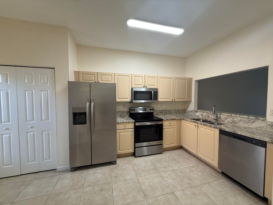 For Rent: $2,000 (2 beds, 2 baths, 1100 Square Feet)