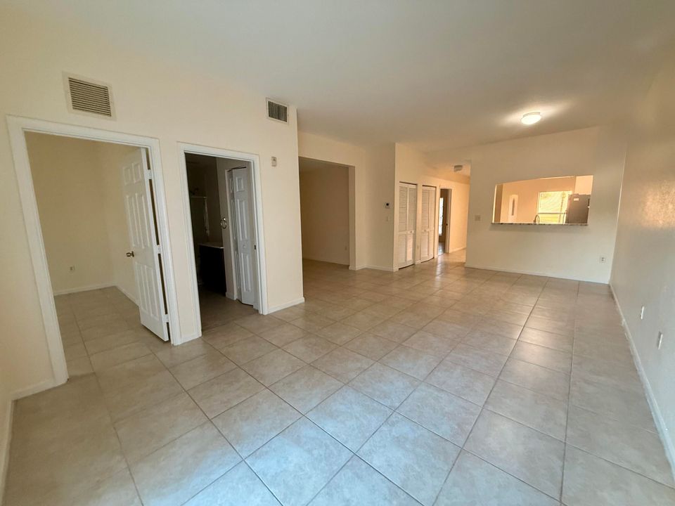 For Rent: $2,000 (2 beds, 2 baths, 1100 Square Feet)