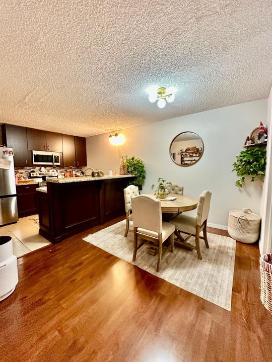 For Sale: $325,000 (3 beds, 2 baths, 1488 Square Feet)