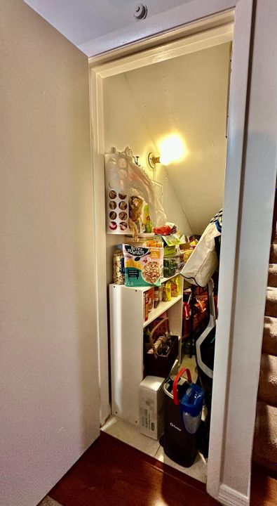 For Sale: $325,000 (3 beds, 2 baths, 1488 Square Feet)