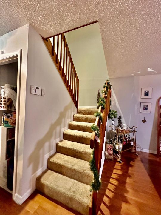 For Sale: $325,000 (3 beds, 2 baths, 1488 Square Feet)