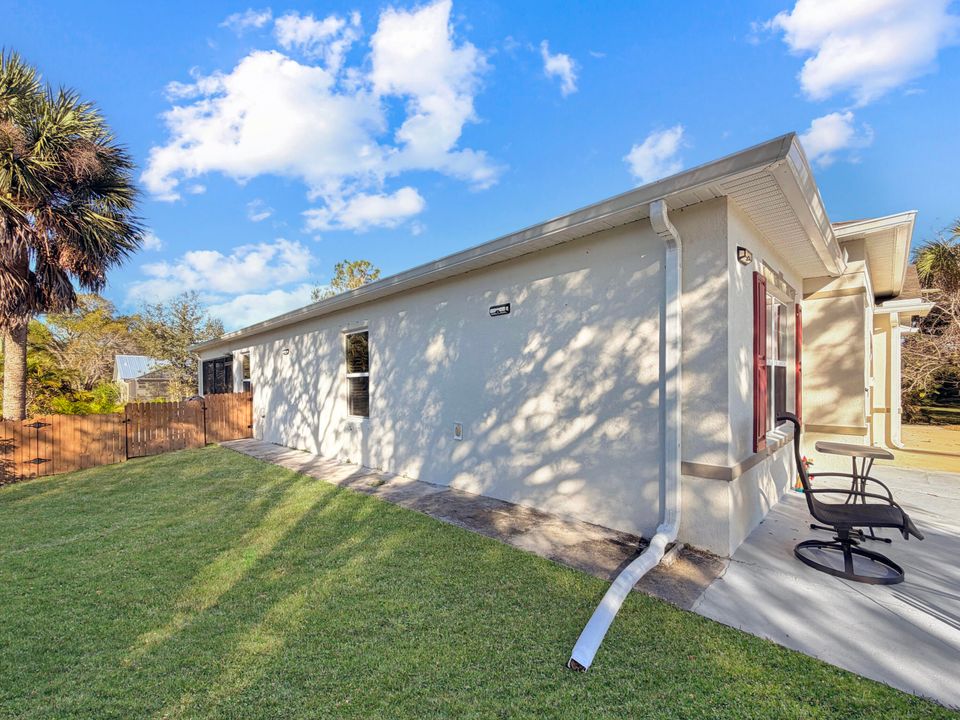 For Sale: $449,000 (4 beds, 2 baths, 2052 Square Feet)