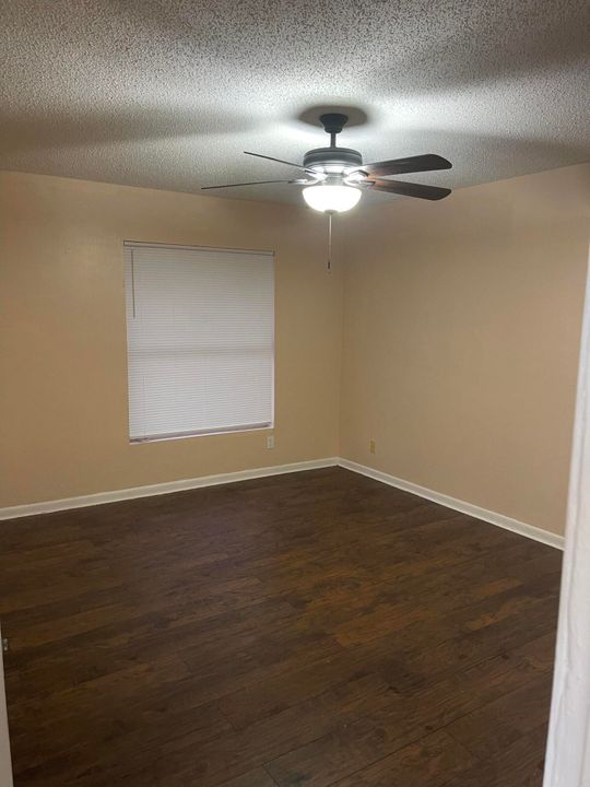 For Rent: $2,200 (2 beds, 2 baths, 871 Square Feet)