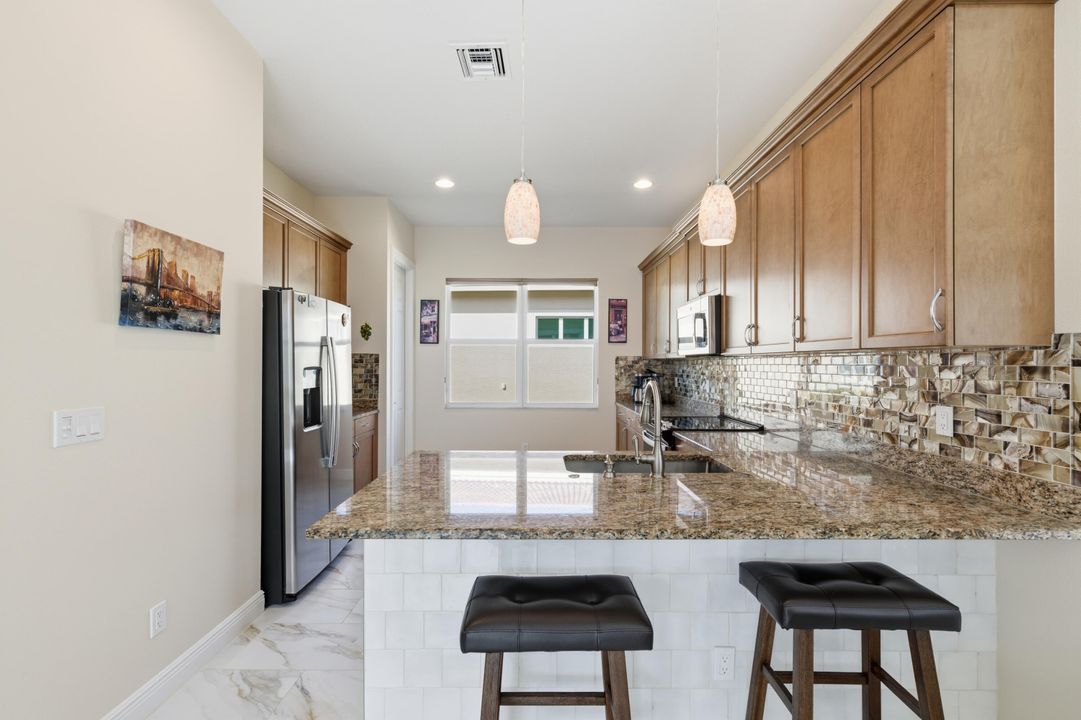 На продажу: $364,999 (2 спален, 2 ванн, 1515 Квадратных фут)