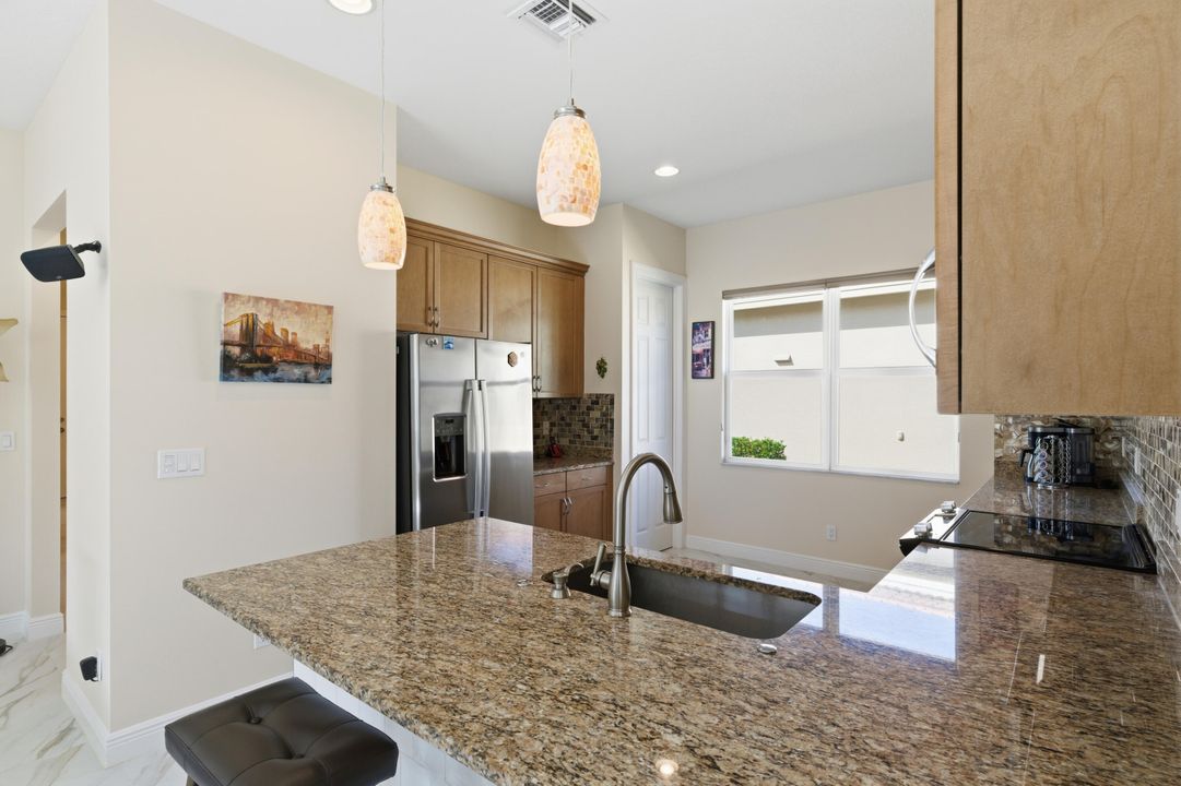 На продажу: $364,999 (2 спален, 2 ванн, 1515 Квадратных фут)