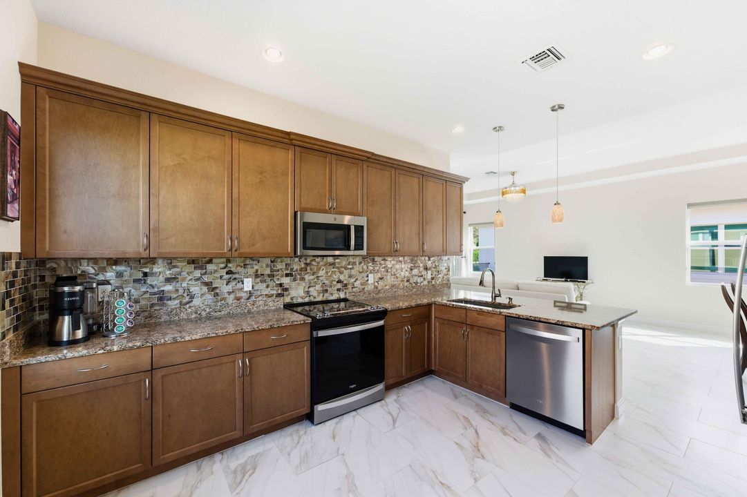 На продажу: $364,999 (2 спален, 2 ванн, 1515 Квадратных фут)