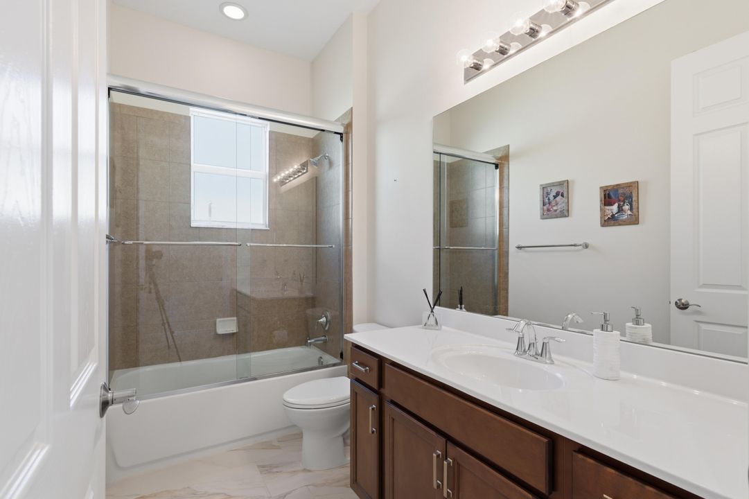 На продажу: $364,999 (2 спален, 2 ванн, 1515 Квадратных фут)