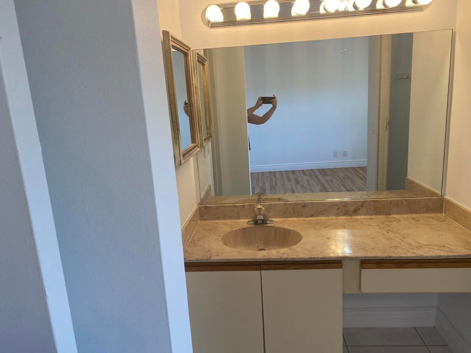 На продажу: $337,000 (2 спален, 2 ванн, 1208 Квадратных фут)