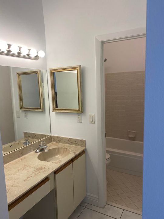 На продажу: $337,000 (2 спален, 2 ванн, 1208 Квадратных фут)