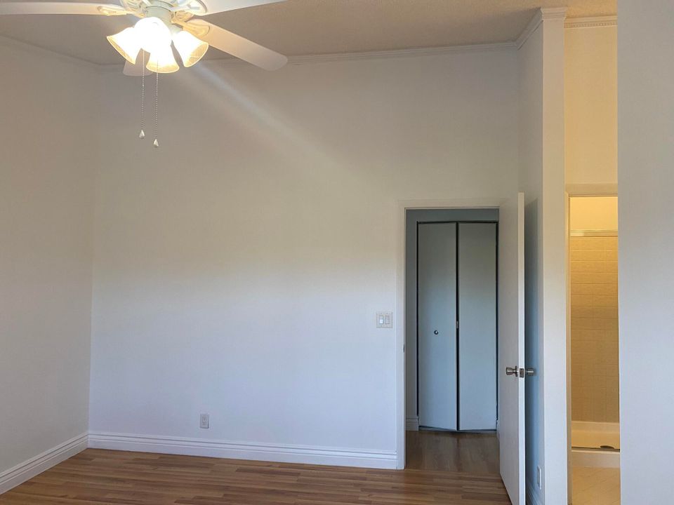 На продажу: $337,000 (2 спален, 2 ванн, 1208 Квадратных фут)