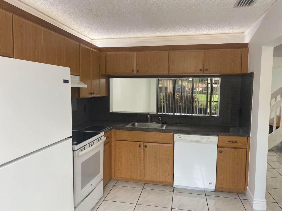 На продажу: $337,000 (2 спален, 2 ванн, 1208 Квадратных фут)