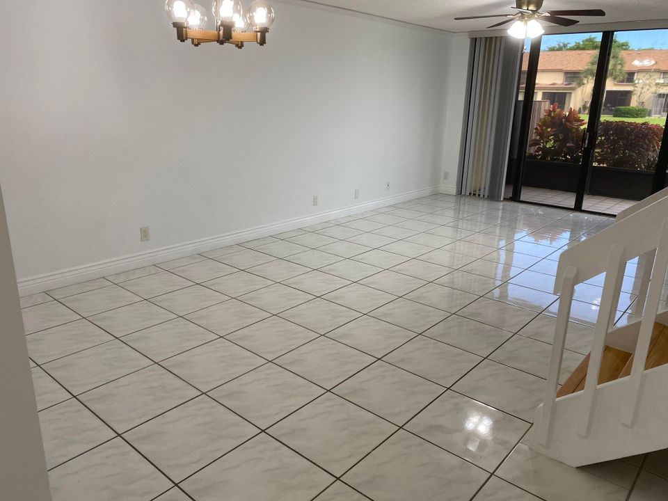 На продажу: $337,000 (2 спален, 2 ванн, 1208 Квадратных фут)