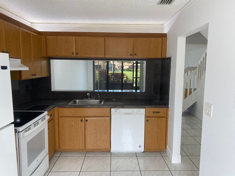 На продажу: $337,000 (2 спален, 2 ванн, 1208 Квадратных фут)