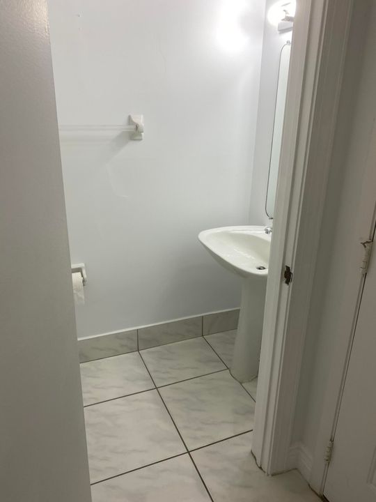 На продажу: $337,000 (2 спален, 2 ванн, 1208 Квадратных фут)