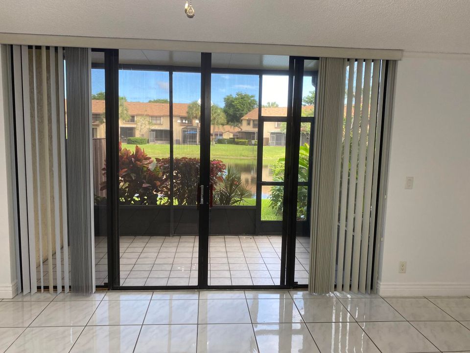 На продажу: $337,000 (2 спален, 2 ванн, 1208 Квадратных фут)