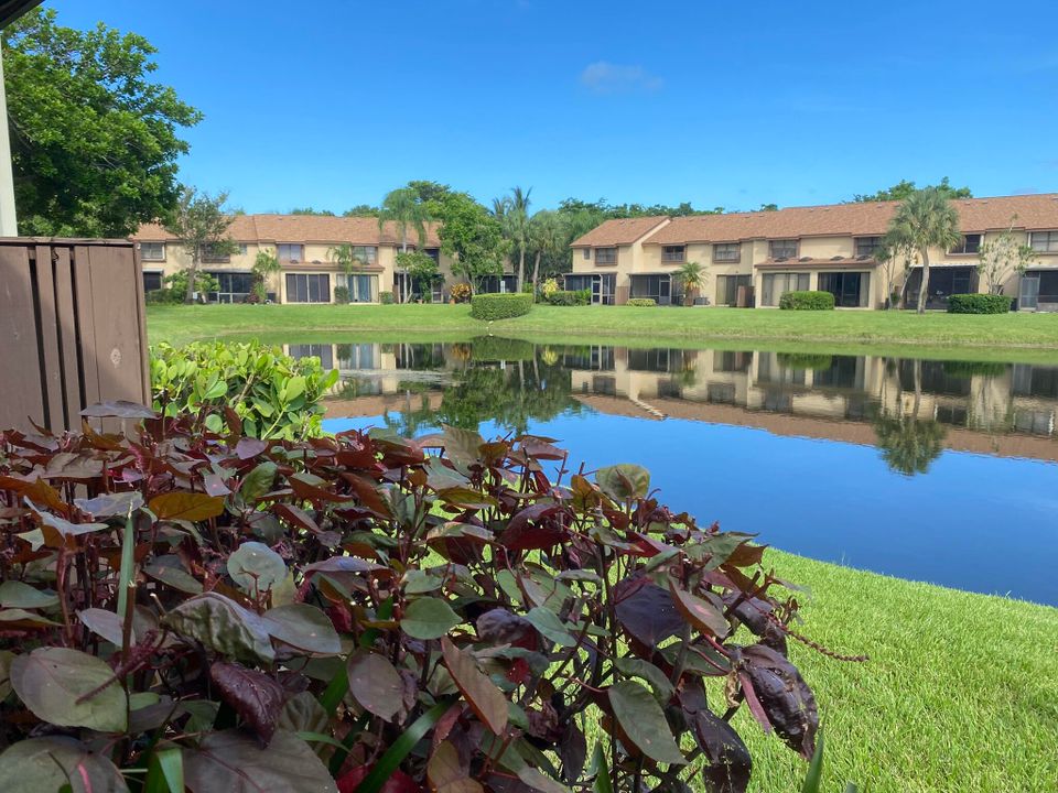 На продажу: $337,000 (2 спален, 2 ванн, 1208 Квадратных фут)