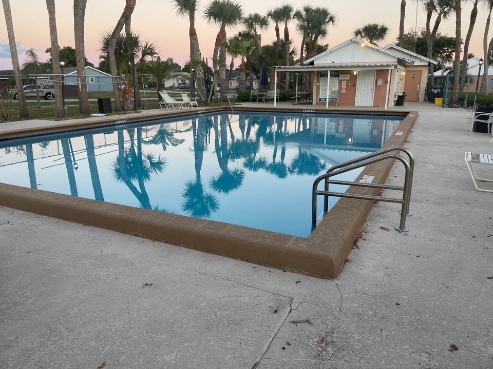 For Rent: $2,200 (2 beds, 2 baths, 871 Square Feet)