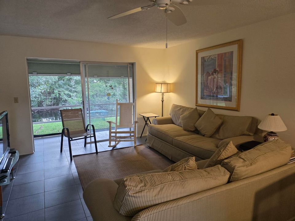 For Sale: $138,900 (2 beds, 2 baths, 1021 Square Feet)