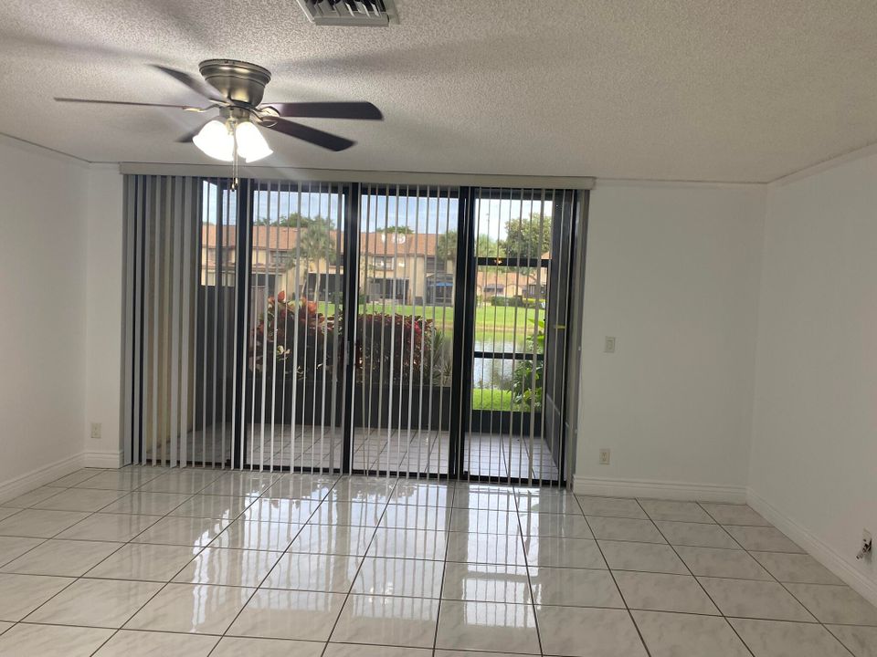 На продажу: $337,000 (2 спален, 2 ванн, 1208 Квадратных фут)