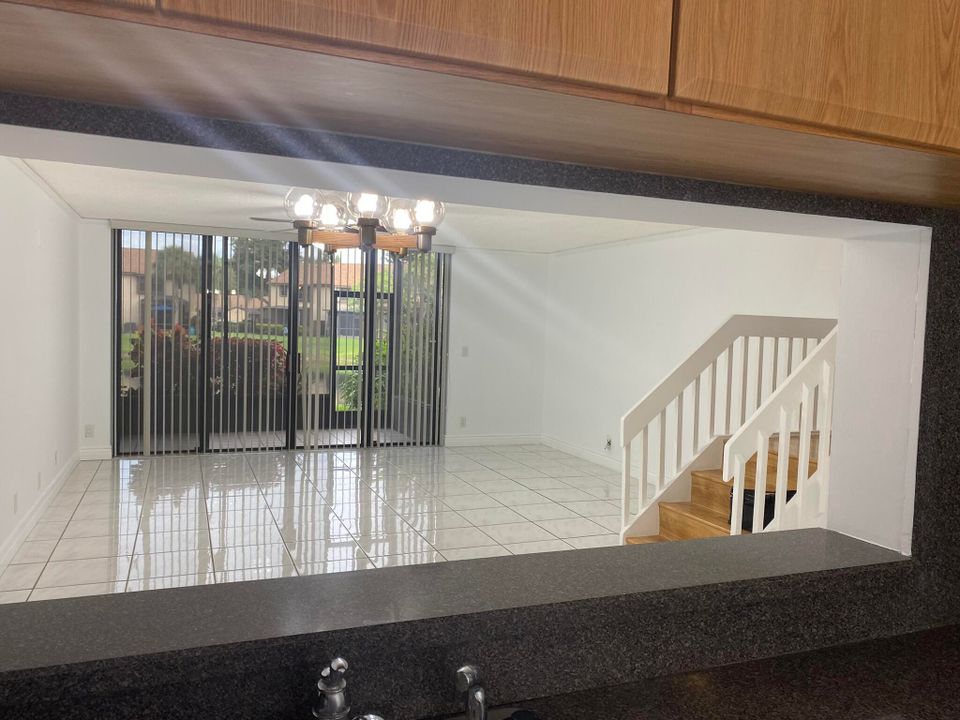 На продажу: $337,000 (2 спален, 2 ванн, 1208 Квадратных фут)