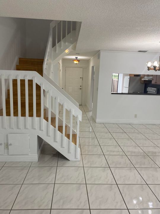 На продажу: $337,000 (2 спален, 2 ванн, 1208 Квадратных фут)