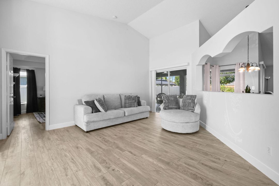 待售: $449,900 (3 贝兹, 2 浴室, 2053 平方英尺)