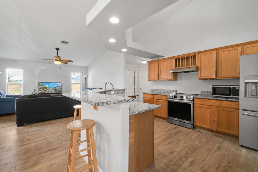 待售: $449,900 (3 贝兹, 2 浴室, 2053 平方英尺)